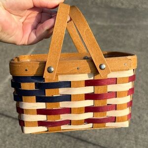 2009 Longaberger Little Market Flag Basket with Swing Handles & Protector